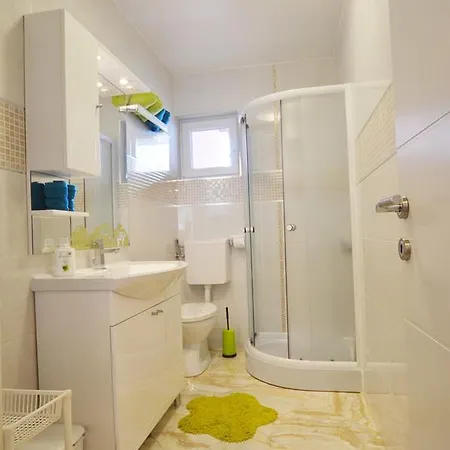 Πανσιόν Mb 3*